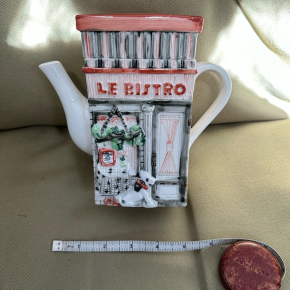 Decorative porcelain tea pot - Picture 4 of 5